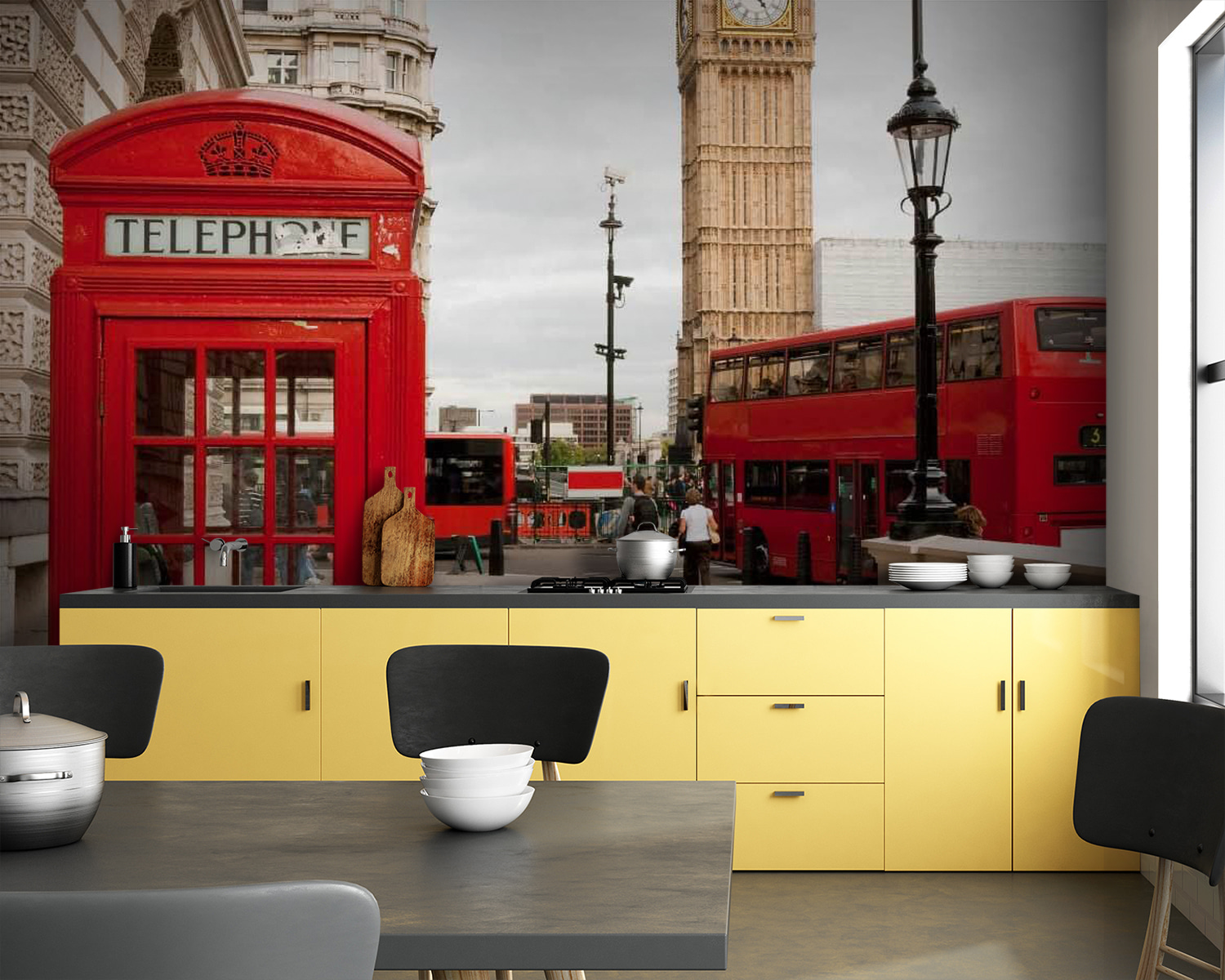 u55730pik83m - Κόκκινος τηλεφωνικός θάλαμος σε μια πόλη - tegory