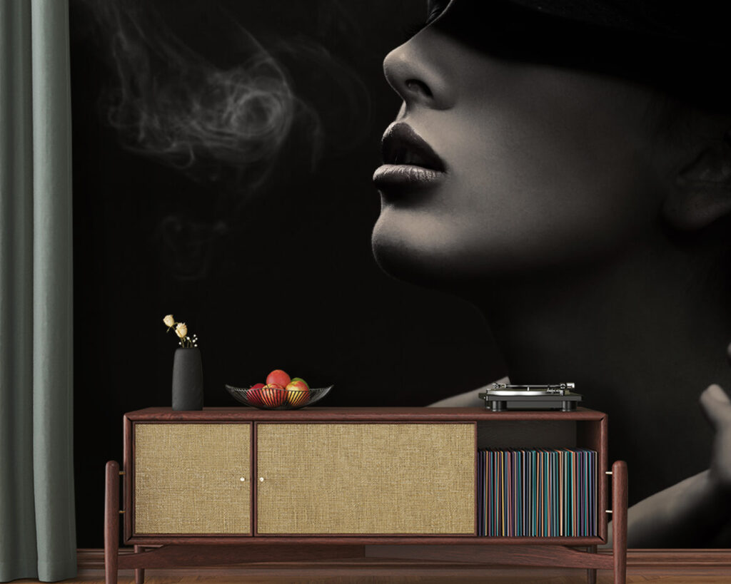 u55318pig20 1024x819 - Γυναίκα που φοράει καπέλο και καπνίζει - tegory