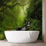 Ταπετσαρίες Ρέμα που διατρέχει ένα δάσος