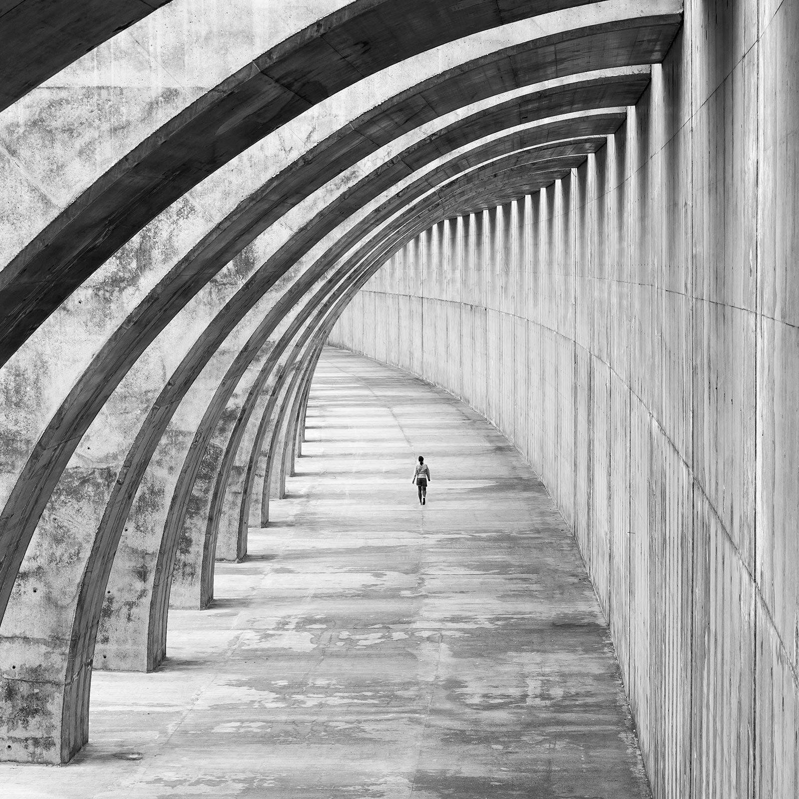 u34159p - Άτομο που τρέχει σε τούνελ - tegory