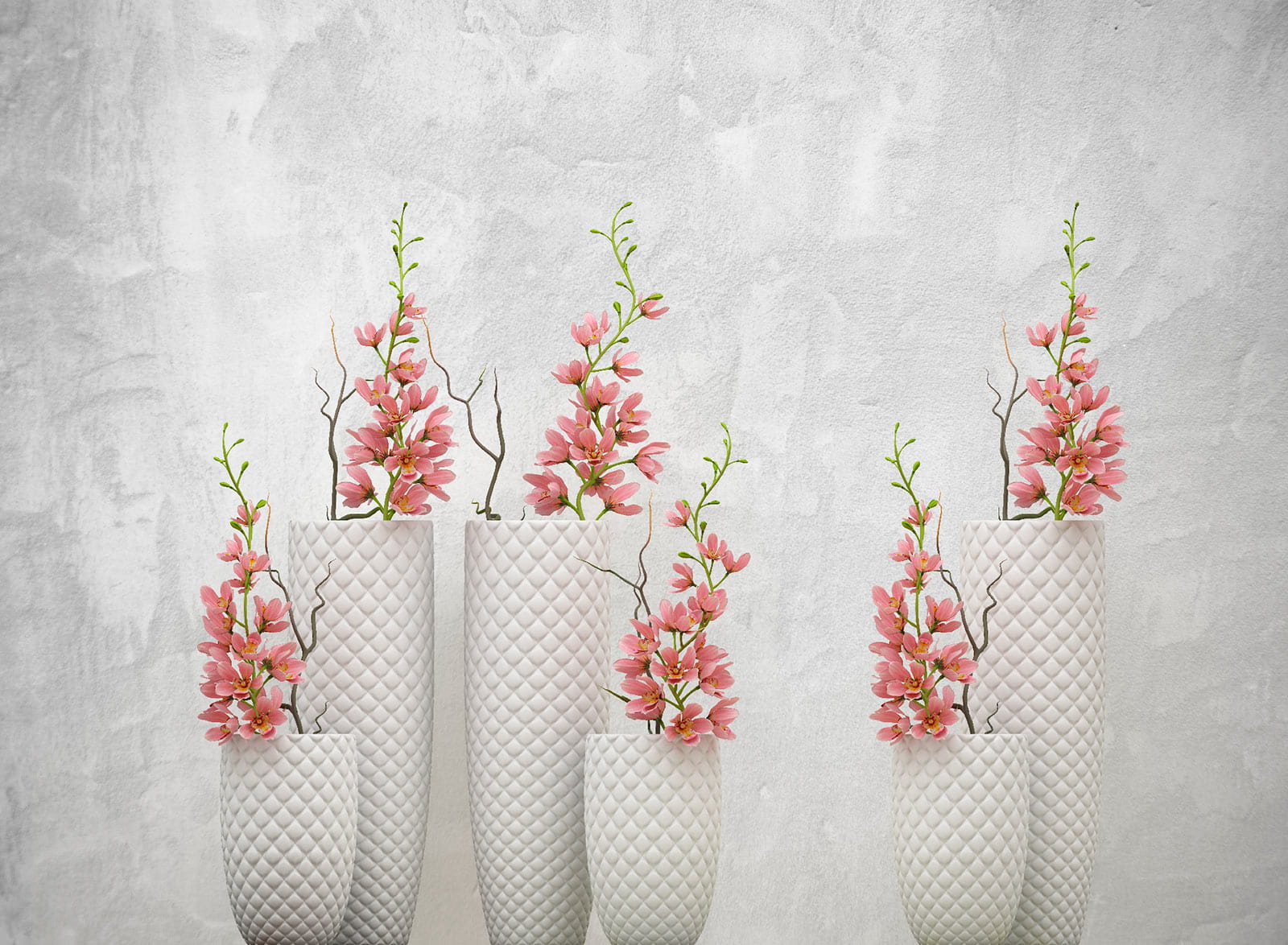 u26781p - Ομάδα λευκών βάζων με ροζ λουλούδια - tegory