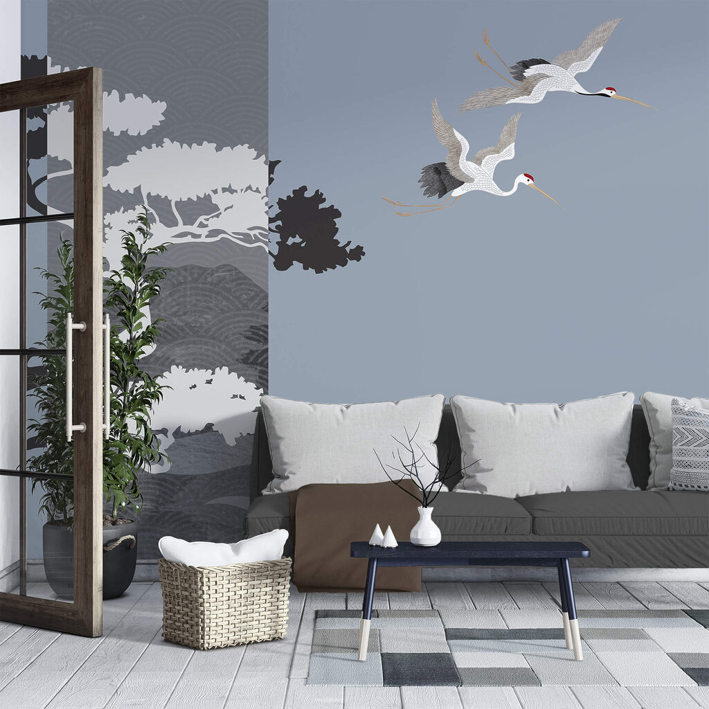 Ζευγάρι γερανών που πετούν δίπλα σε ένα δέντρο Ζευγάρι γερανών που πετούν δίπλα σε ένα δέντρο