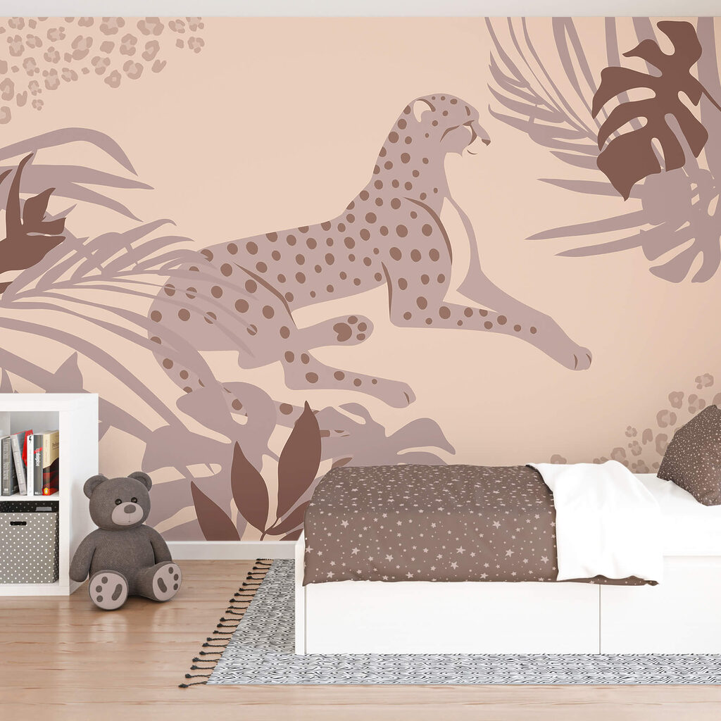 Τσίτα ξαπλωμένη με φυτά