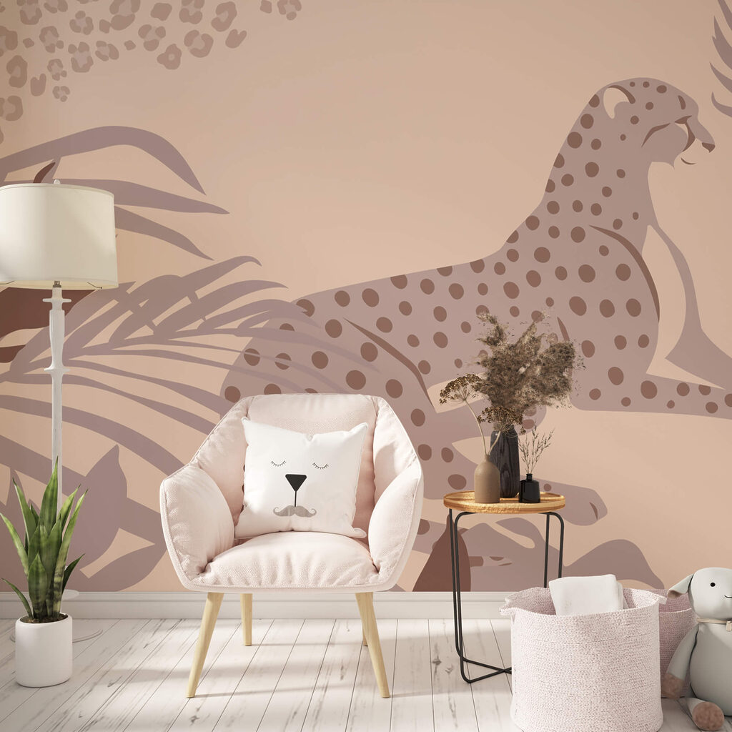 Τσίτα ξαπλωμένη με φυτά