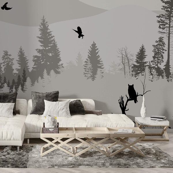 Πουλιά που πετούν πάνω από ένα χιονισμένο βουνό