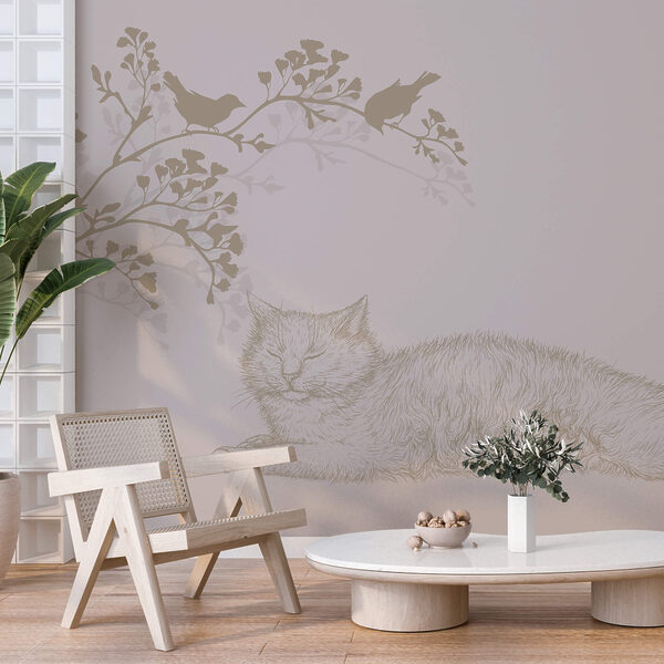 Γάτα ξαπλωμένη σε κλαδί δέντρου