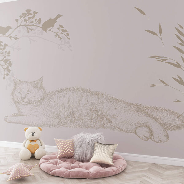 Γάτα ξαπλωμένη σε κλαδί δέντρου