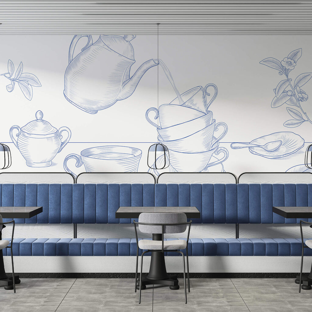 Τσαγιέρα που χύνει σε μια στοίβα από φλιτζάνια τσαγιού