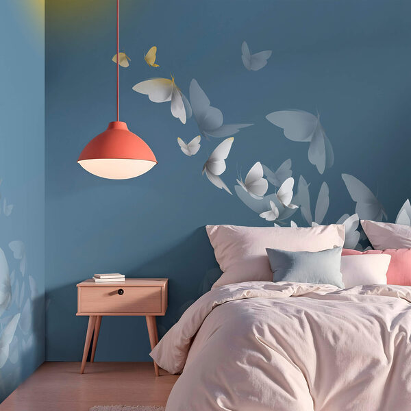 Ομάδα πεταλούδων που πετούν στον ουρανό